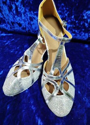 Туфлі, босоніжки для танців 🍒