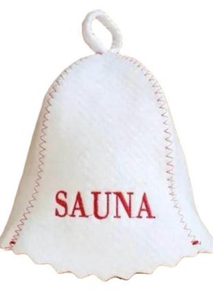 Плотная шапка из влагостойкой ткани для бани и сауны с яркой вышивкой "sauna" белая