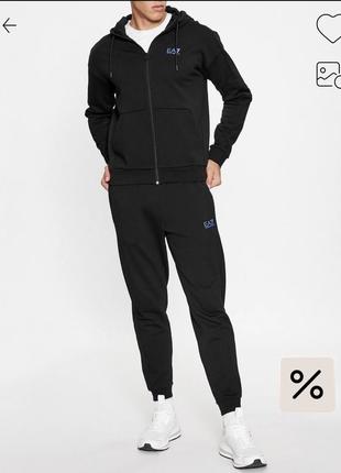 Спортивный мужской костюм