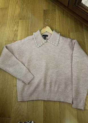 Кофта с воротником и жемчужинами