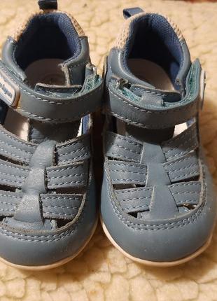 Продам дитячі босоніжки.