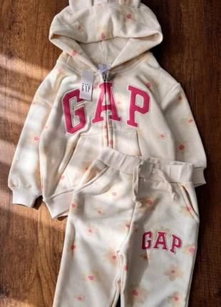 Костюм на дівчику gap