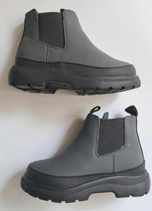 Ботильоны с прорезиненной отделкой