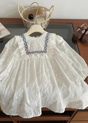 Нарядное праздничное белоснежное платье платья с вышивкой2 фото