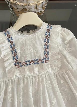 Нарядное праздничное белоснежное платье платья с вышивкой1 фото