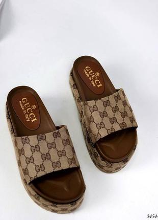 ▪шльопанці gucci «guess» гуччі жіночі бежеві шльопки сандалі слайдери босоніжки сабо висока танкетка платформа логотипи монограма текстильні текстиль