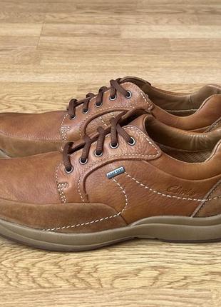Шкіряні туфлі clarks з мембраною gore-tex 42 розміру в стані нових