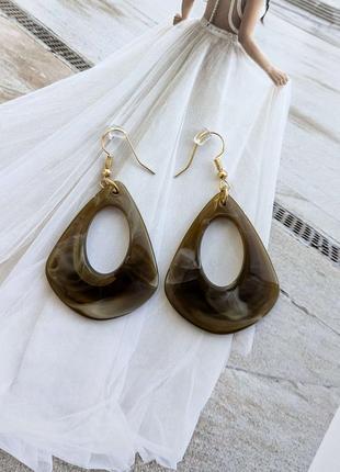 Тренд коричневые серьги из акрила шарикчики гвоздики2 фото