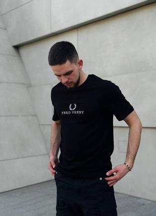 Мужская футболка fred perry черная с вышитым логотипом