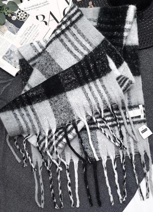 Теплий великий шарф в клітинку з китицями next
