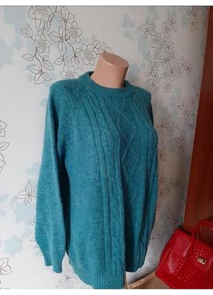 Красивый свитер