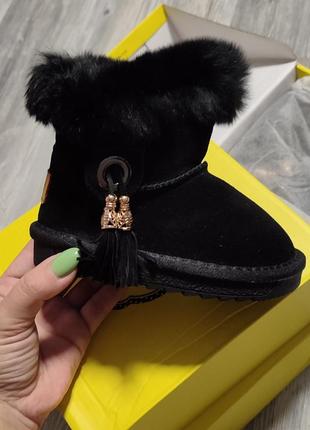 Стильные зимние детские угги для девочек