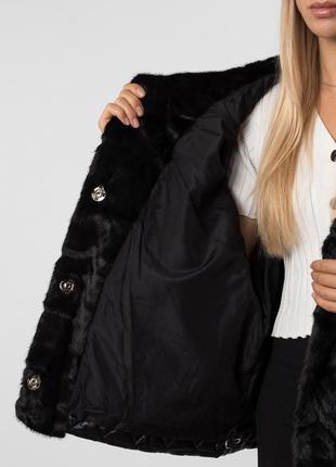 Жіноча куртка коротка комбінована з хутровими вставками нарядна, святкова чорна к817