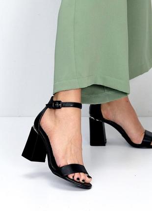 Женские красивые босоножки на каблуке с ремешком квадратный блочный каблук босоножки на каблуке2 фото