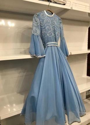 Нежное голубое платье для девушки