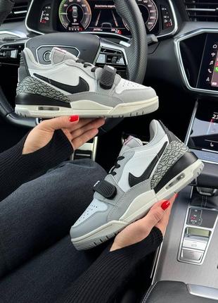 Женские кроссовки nike air jordan legasy 312 low grey black