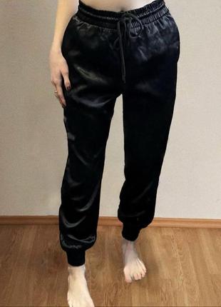 Спортивные штаны