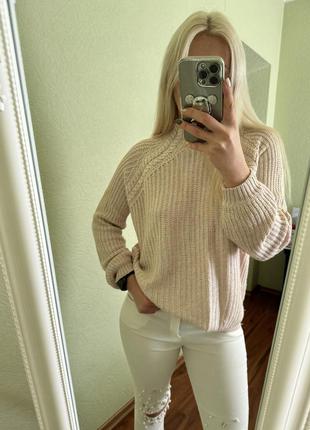 Мʼякий приємний светр