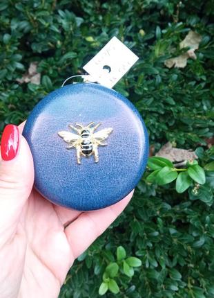 Зеркало винтажное из веганский кожи в новом состяние.англия