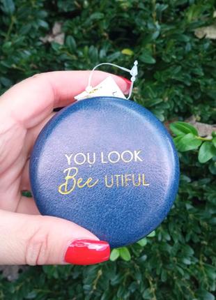 Зеркало винтажное из веганский кожи в новом состяние.англия