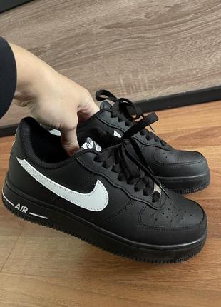 Кроссовки nike кожаные ,39 размер обувались один раз,со следующей недели улетаю в другую страну,продажа срочная .