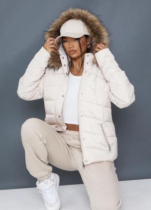 Куртка курточка с капюшоном от prettylittlething