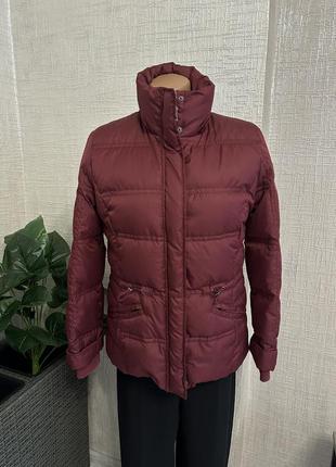Пуховик куртка esprit бордового цвета.