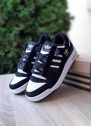 Жіночі якісні та стильні кросівки adidas forum 84 low black suede white чорні з білим