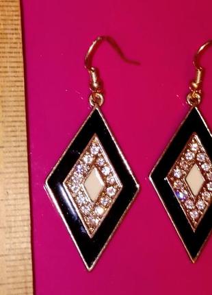 Черно-золотистые серьги-ромбики