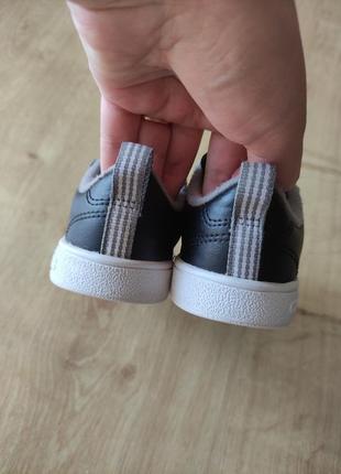 Крутые фирменные детские кроссовки  adidas, оригинал.  размер 21.6 фото