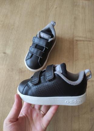 Крутые фирменные детские кроссовки  adidas, оригинал.  размер 21.2 фото