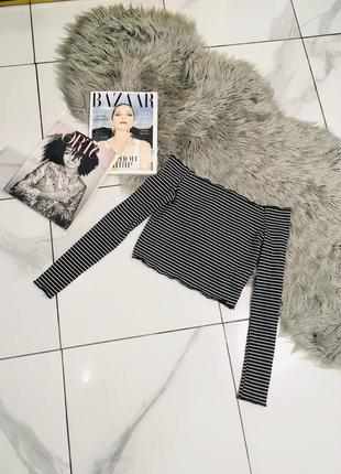 Кроп топ у смужку prettylittlething