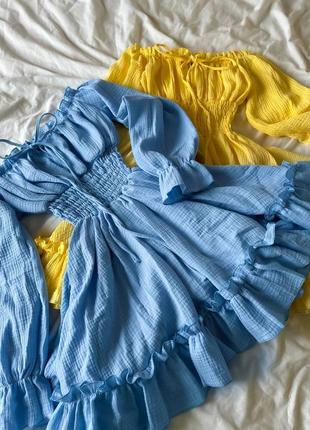 Женское летнее романтичное желтое муслиновое короткое платье мини муслин9 фото
