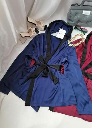 Неймовірно красива шовкова блуза кімоно з акцентним поясом та глибоким капюшоном накладні кишені