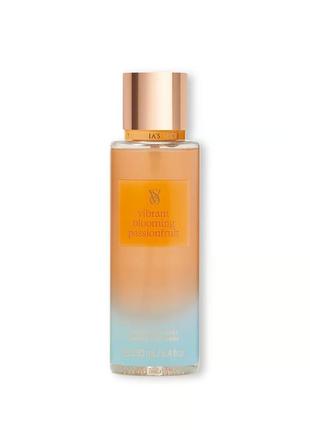 Парфумований спрей для тіла victoria's secret vibrant blooming passionfruit