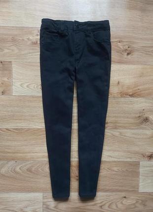 Чорні джинси скіні