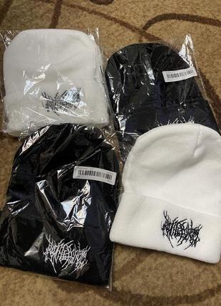 Шапка на зиму белая и черная