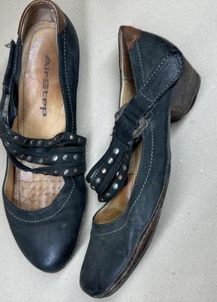 Шкіряні туфлі дорогого бренду airstep