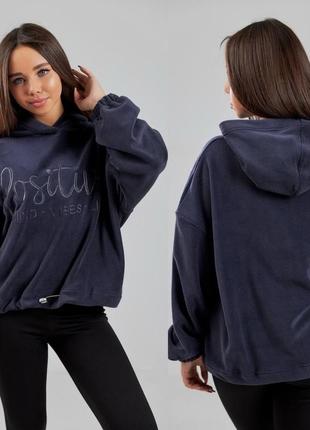 Теплое худи с вышивкой и капюшоном на боковых стяжках