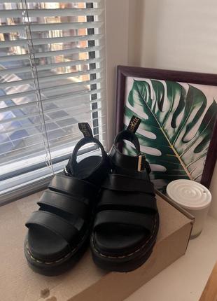 Босоніжки dr. martens