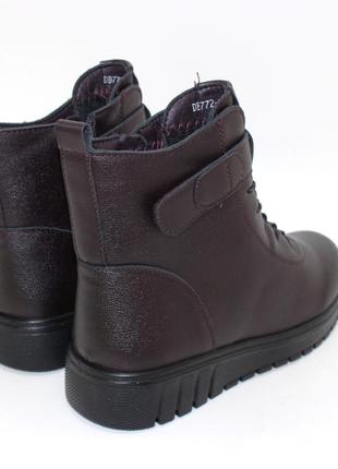 Бордові осінні жіночі черевики на невеликій танкетці всередині з флісом.