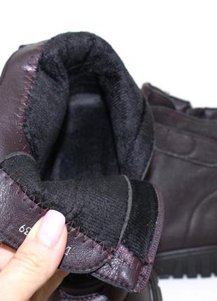 Бордові осінні жіночі черевики на невеликій танкетці всередині з флісом.