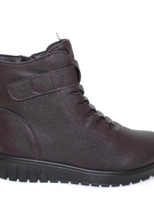 Бордові осінні жіночі черевики на невеликій танкетці всередині з флісом.