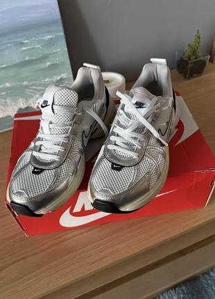 Nike v2k run silver