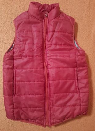 Тепла жилетка на зріст 122см в гарному стані,  б/в