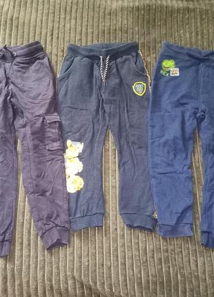 Лот штанов для мальчика. спортивные штаны.