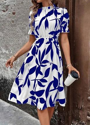 Миди платье в абстрактный принт shein m