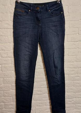 Фирменные стрейчевые джинсы