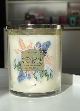 Свічка ароматизована bath and body works snowflakes & cashmere