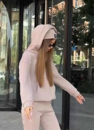 Спортивний костюм трійка на флісі худі оверсайз подовженний штани вільні джоггери комплект рожевий бежевий блакитний чорний сірий з шапкою трендовий4 фото